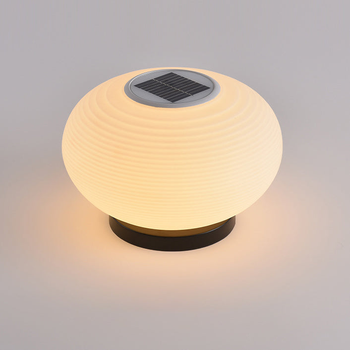Lumière extérieure moderne minimaliste PE ovale à LED solaire et étanche pour jardin et patio 