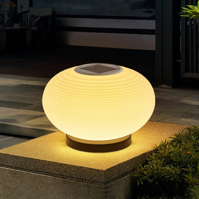 Lumière extérieure moderne minimaliste PE ovale à LED solaire et étanche pour jardin et patio 