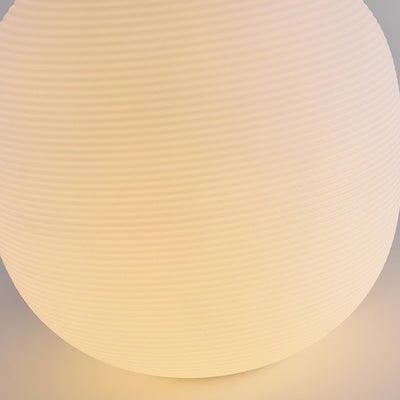Lumière extérieure moderne minimaliste PE ovale à LED solaire et étanche pour jardin et patio 