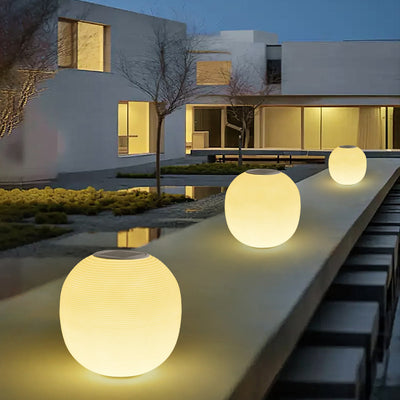 Lumière extérieure moderne minimaliste PE ovale à LED solaire et étanche pour jardin et patio 