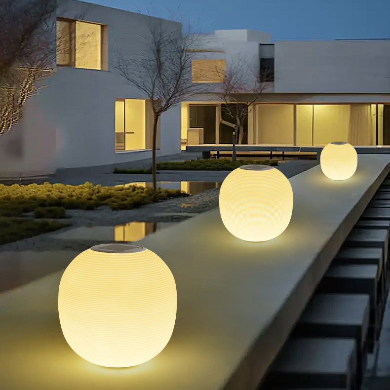 Lumière extérieure moderne minimaliste PE ovale à LED solaire et étanche pour jardin et patio 