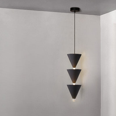 Suspension LED en métal et acrylique en forme de sablier conique nordique contemporain pour chambre et salon 