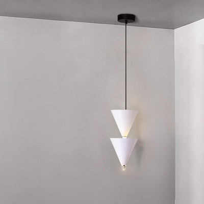 Suspension LED en métal et acrylique en forme de sablier conique nordique contemporain pour chambre et salon 