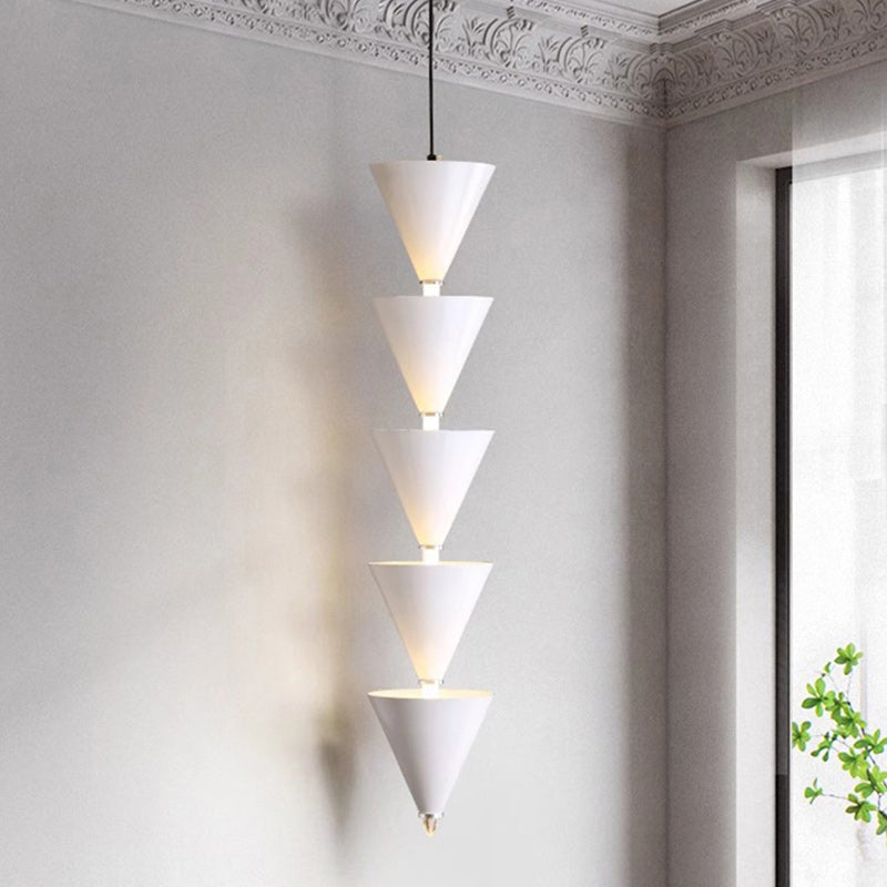 Suspension LED en métal et acrylique en forme de sablier conique nordique contemporain pour chambre et salon 
