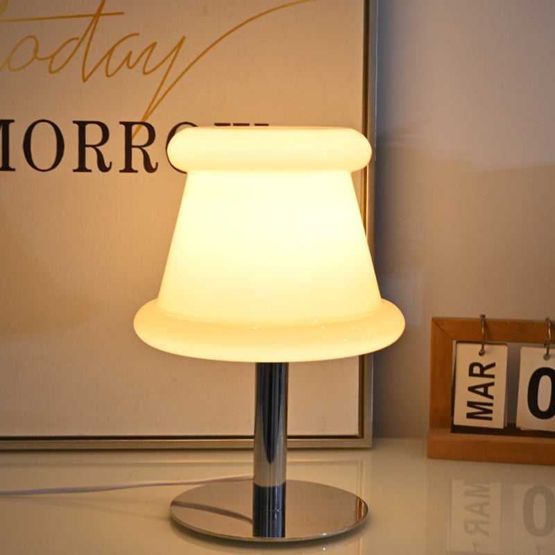 Moderne minimalistische Metall- und Glas-Rund-1-Licht-USB-Tischlampe für Schlafzimmer und Wohnzimmer 