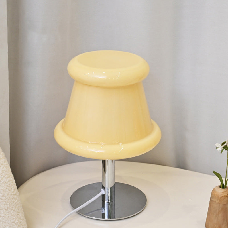 Moderne minimalistische Metall- und Glas-Rund-1-Licht-USB-Tischlampe für Schlafzimmer und Wohnzimmer 
