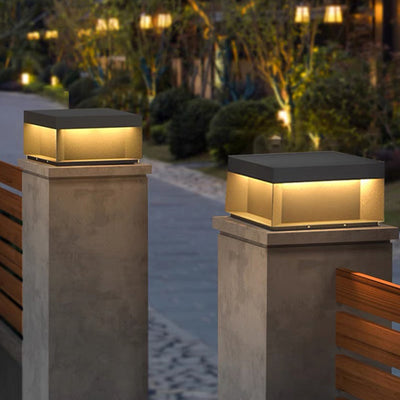 Lumière extérieure LED carrée en acier inoxydable minimaliste moderne avec fonctionnalités solaires et étanches pour jardin, patio, portail 