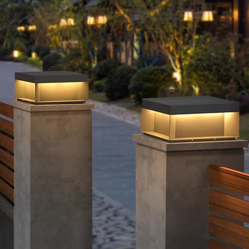 Lumière extérieure LED carrée en acier inoxydable minimaliste moderne avec fonctionnalités solaires et étanches pour jardin, patio, portail 