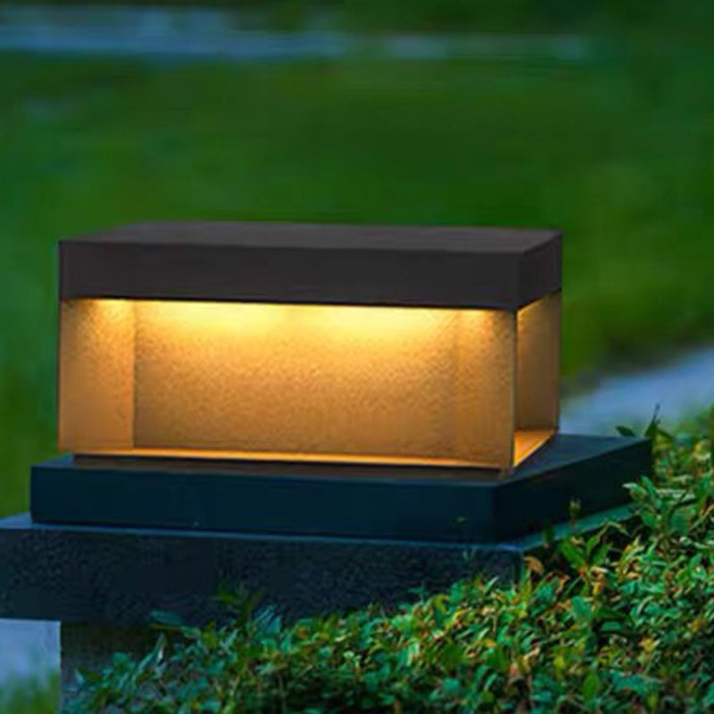 Lumière extérieure LED carrée en acier inoxydable minimaliste moderne avec fonctionnalités solaires et étanches pour jardin, patio, portail 