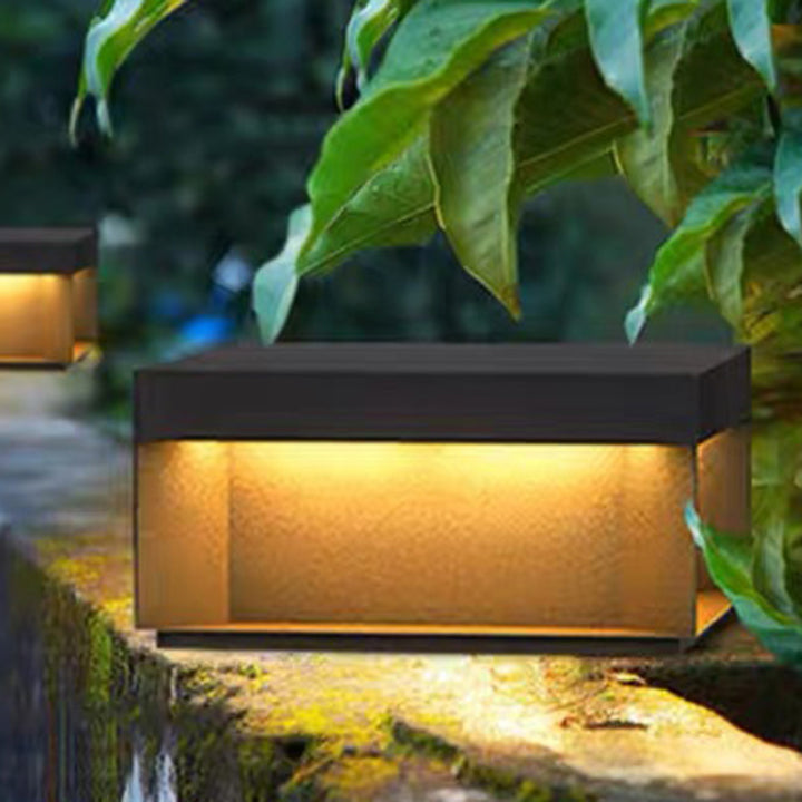 Lumière extérieure LED carrée en acier inoxydable minimaliste moderne avec fonctionnalités solaires et étanches pour jardin, patio, portail 
