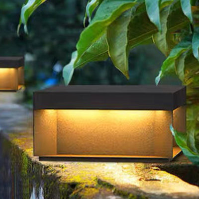 Lumière extérieure LED carrée en acier inoxydable minimaliste moderne avec fonctionnalités solaires et étanches pour jardin, patio, portail 