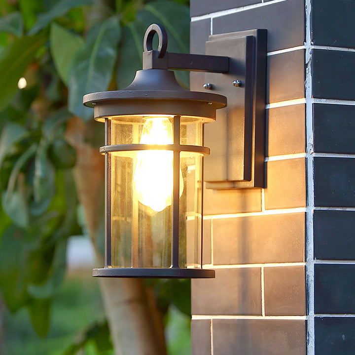 Traditionelle rustikale wasserdichte Wandleuchte aus Aluminiumguss & Glaszylinder mit 1 Licht für Außenbereich, Terrasse & Balkon 
