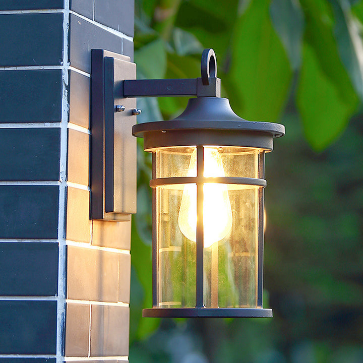 Traditionelle rustikale wasserdichte Wandleuchte aus Aluminiumguss & Glaszylinder mit 1 Licht für Außenbereich, Terrasse & Balkon 
