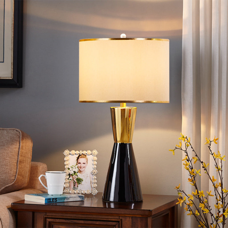 Lampe de table contemporaine nordique en céramique et tissu rond à 1 lumière pour chambre et salon 