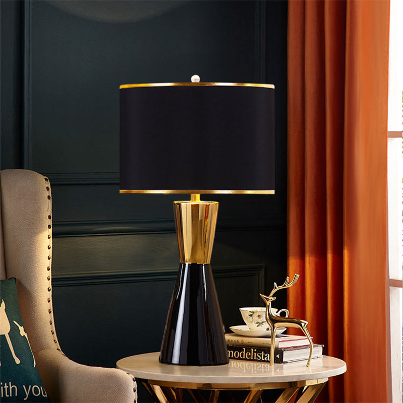 Lampe de table contemporaine nordique en céramique et tissu rond à 1 lumière pour chambre et salon 
