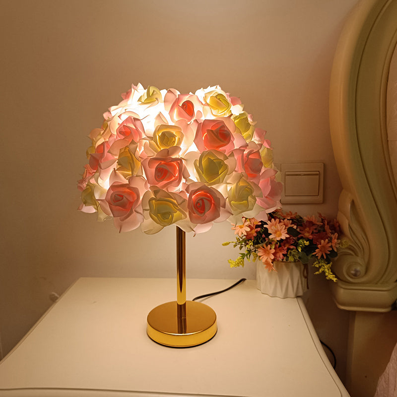 Lampe de table moderne Art Déco en métal et PVC en forme de rose à 1 lumière pour chambre et salon 