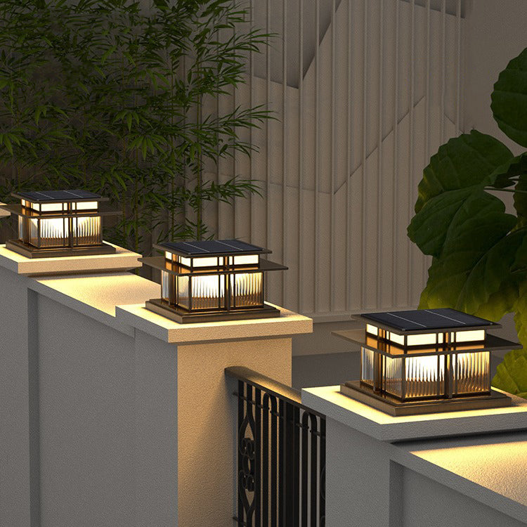 Lumière extérieure LED carrée moderne minimaliste en acier inoxydable et verre avec design solaire et étanche pour cour, balcon et entrée 