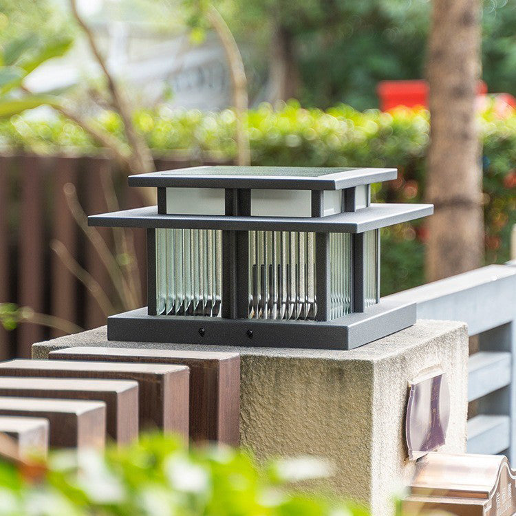 Lumière extérieure LED carrée moderne minimaliste en acier inoxydable et verre avec design solaire et étanche pour cour, balcon et entrée 