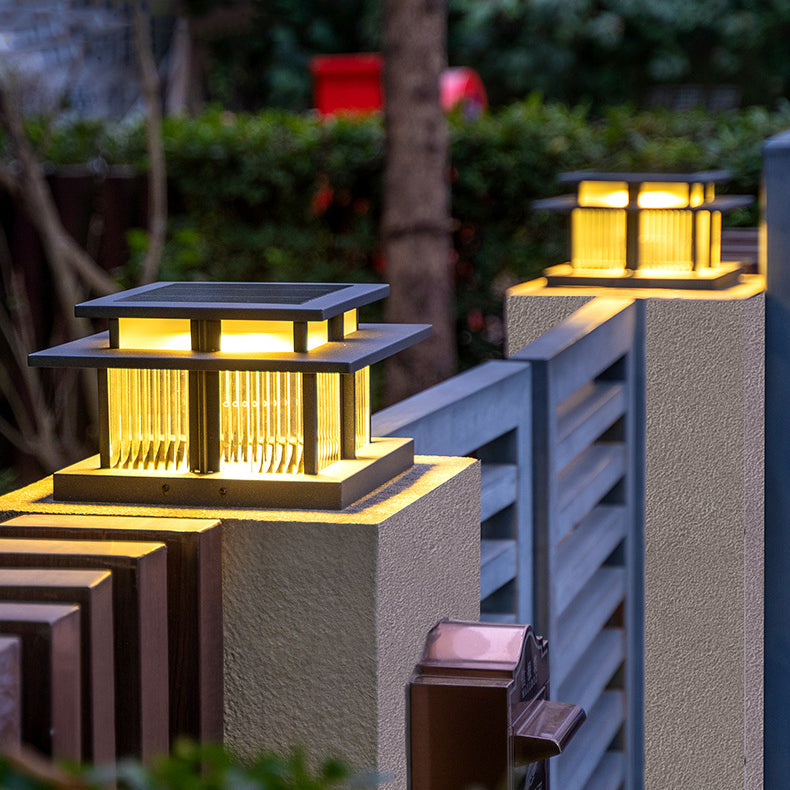 Lumière extérieure LED carrée moderne minimaliste en acier inoxydable et verre avec design solaire et étanche pour cour, balcon et entrée 