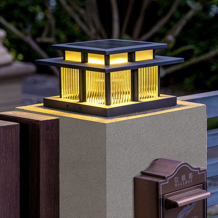 Lumière extérieure LED carrée moderne minimaliste en acier inoxydable et verre avec design solaire et étanche pour cour, balcon et entrée 
