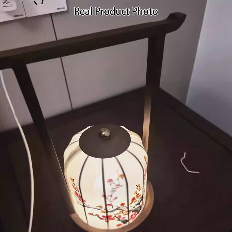 Lámpara de mesa LED con carga USB de tela, madera de roble, forma cilíndrica, diseño tradicional chino de flor de ciruelo, hojas de bambú y caqui, para salón y dormitorio 