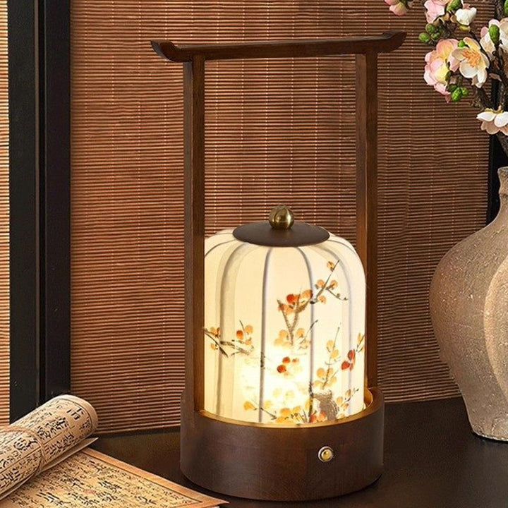 Lámpara de mesa LED con carga USB de tela, madera de roble, forma cilíndrica, diseño tradicional chino de flor de ciruelo, hojas de bambú y caqui, para salón y dormitorio 