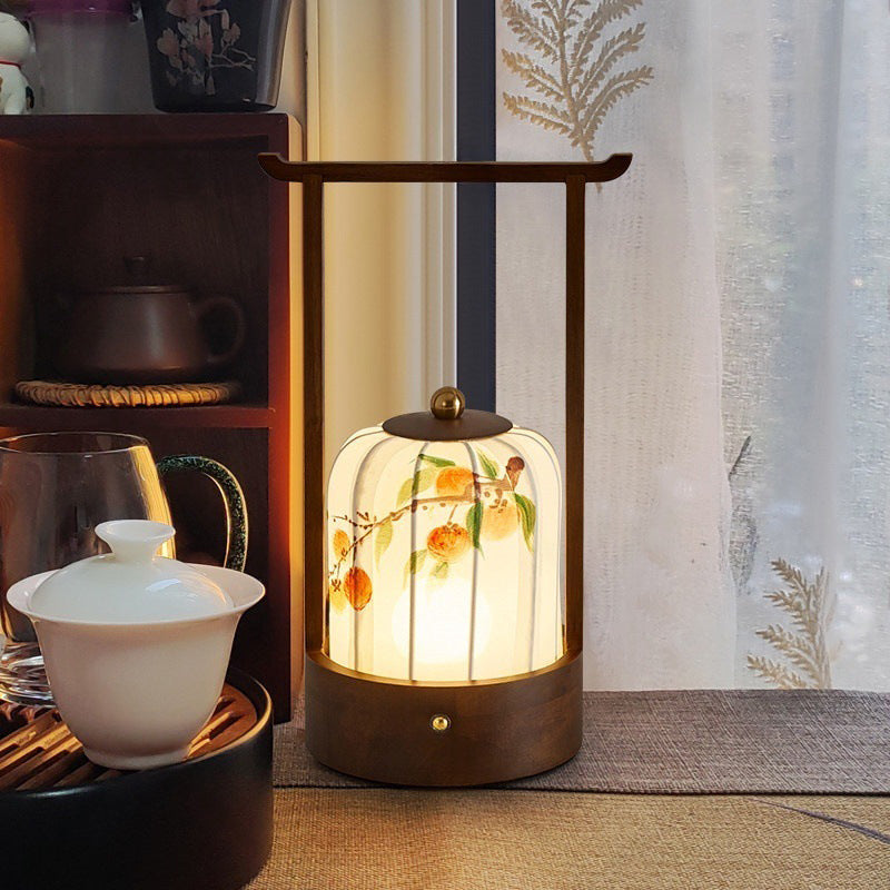 Lámpara de mesa LED con carga USB de tela, madera de roble, forma cilíndrica, diseño tradicional chino de flor de ciruelo, hojas de bambú y caqui, para salón y dormitorio 