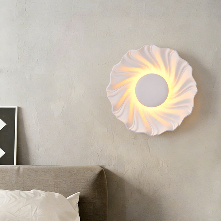 Modern Art Deco Resin Swirl-Shaped LED Wall Sconce Lamp For Living Room