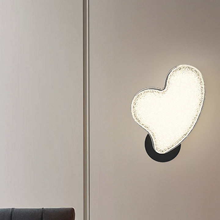 Moderne nordische LED-Wandleuchte in Herzform aus Acryl mit Metall für Wohnzimmer &amp; Schlafzimmer 