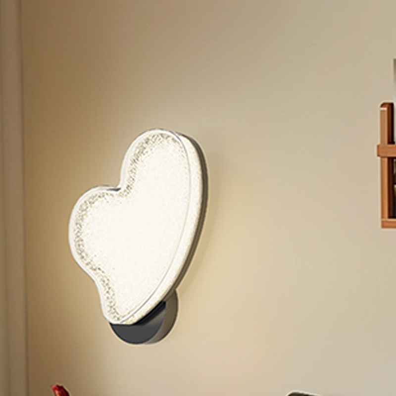 Moderne nordische LED-Wandleuchte in Herzform aus Acryl mit Metall für Wohnzimmer &amp; Schlafzimmer 