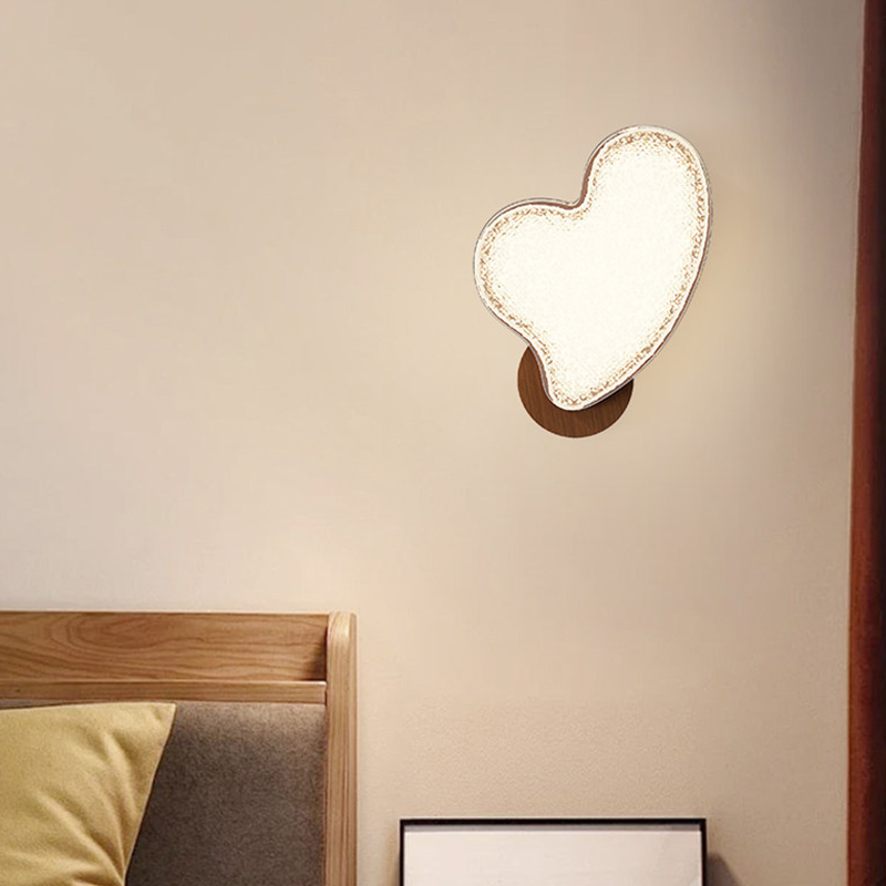 Moderne nordische LED-Wandleuchte in Herzform aus Acryl mit Metall für Wohnzimmer &amp; Schlafzimmer 