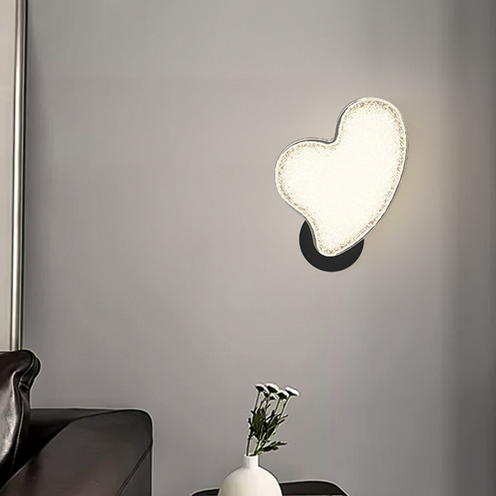 Moderne nordische LED-Wandleuchte in Herzform aus Acryl mit Metall für Wohnzimmer &amp; Schlafzimmer 