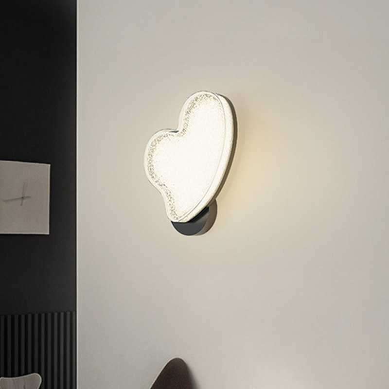Moderne nordische LED-Wandleuchte in Herzform aus Acryl mit Metall für Wohnzimmer &amp; Schlafzimmer 