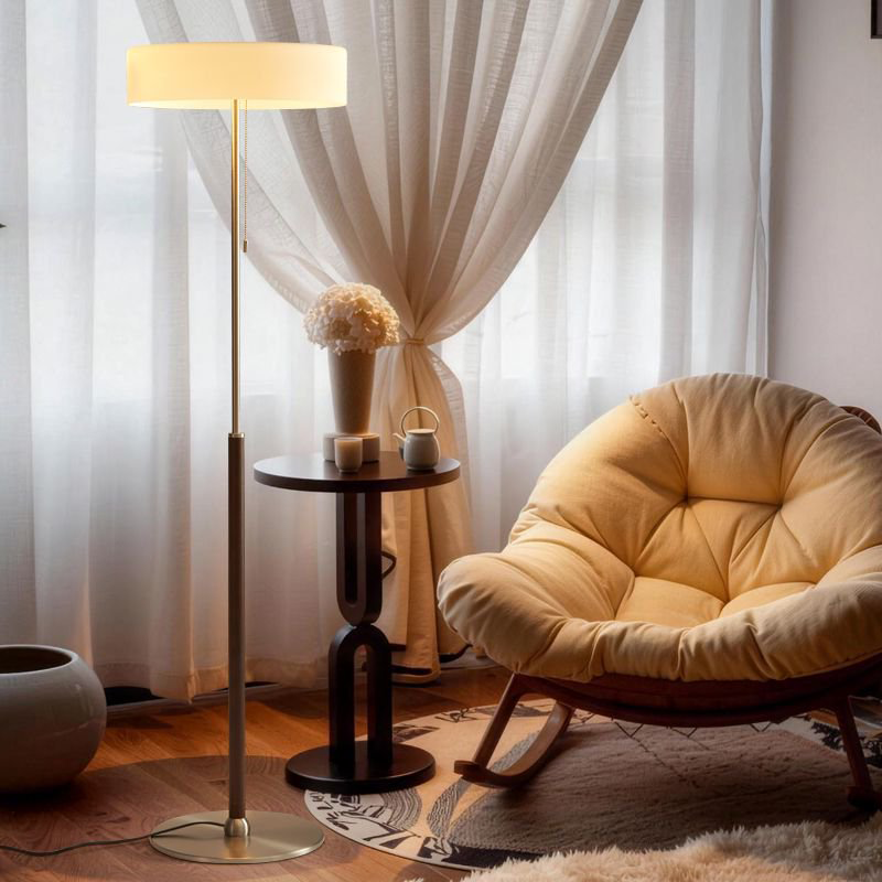 Moderne skandinavische Stehleuchte mit 3-flammigem Runddesign aus Eschenholz, Edelstahl, Aluminium und Glas für Wohnzimmer &amp; Schlafzimmer 