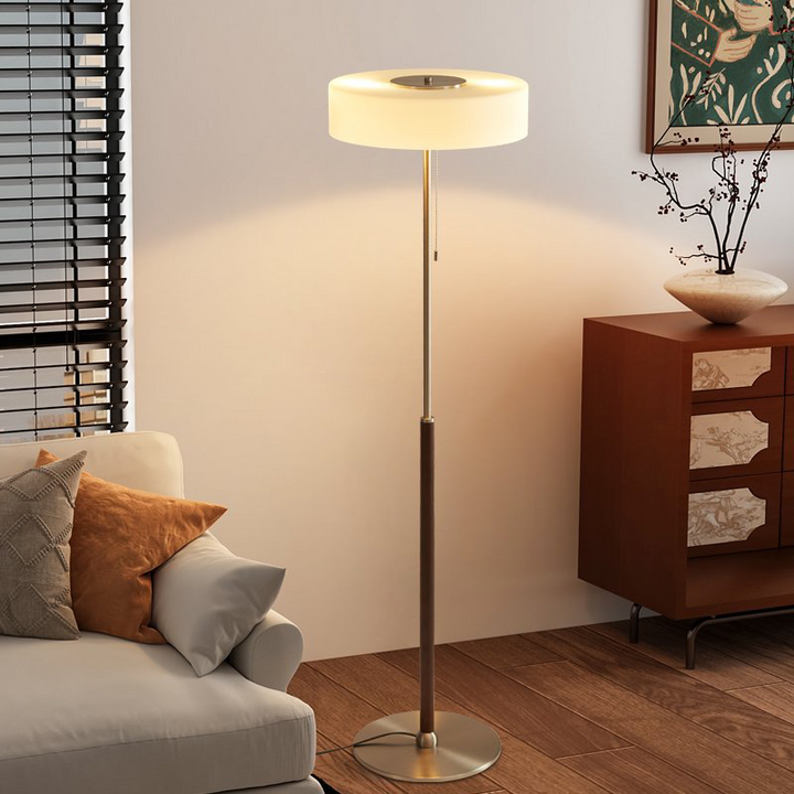 Moderne skandinavische Stehleuchte mit 3-flammigem Runddesign aus Eschenholz, Edelstahl, Aluminium und Glas für Wohnzimmer &amp; Schlafzimmer 