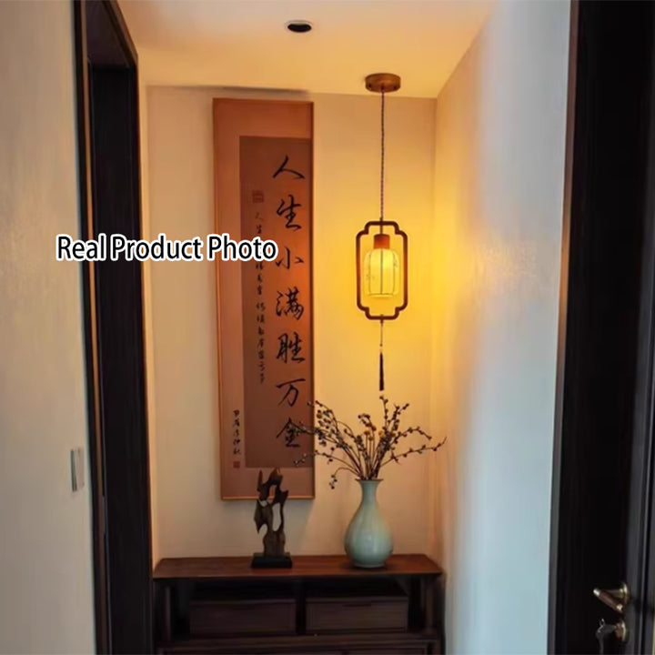 Traditional Chinese Hardware Solid Wood Fabric Lantern 1-Light Pendant Light For Living Room &amp; Bedroom