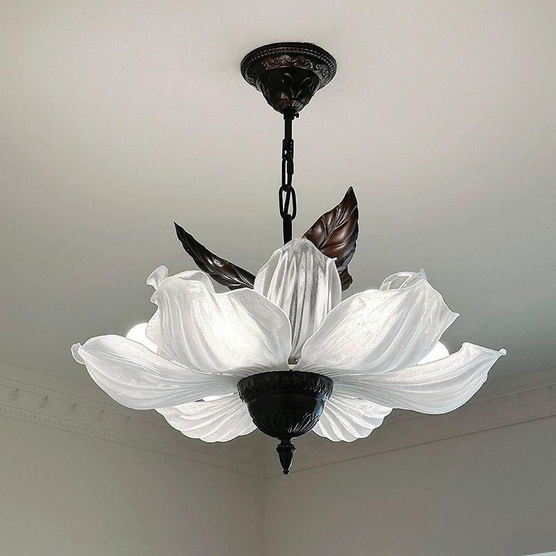 Lámpara colgante de 6 luces con pétalos de acrílico y metal de estilo francés tradicional para sala de estar y comedor 