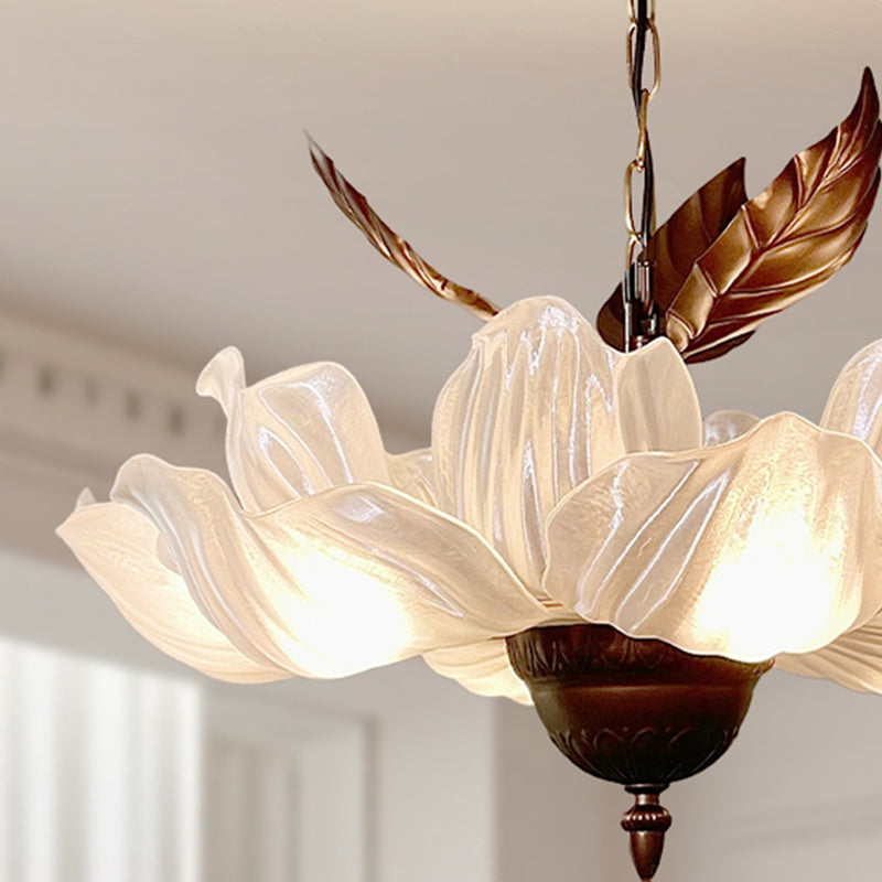 Lámpara colgante de 6 luces con pétalos de acrílico y metal de estilo francés tradicional para sala de estar y comedor 