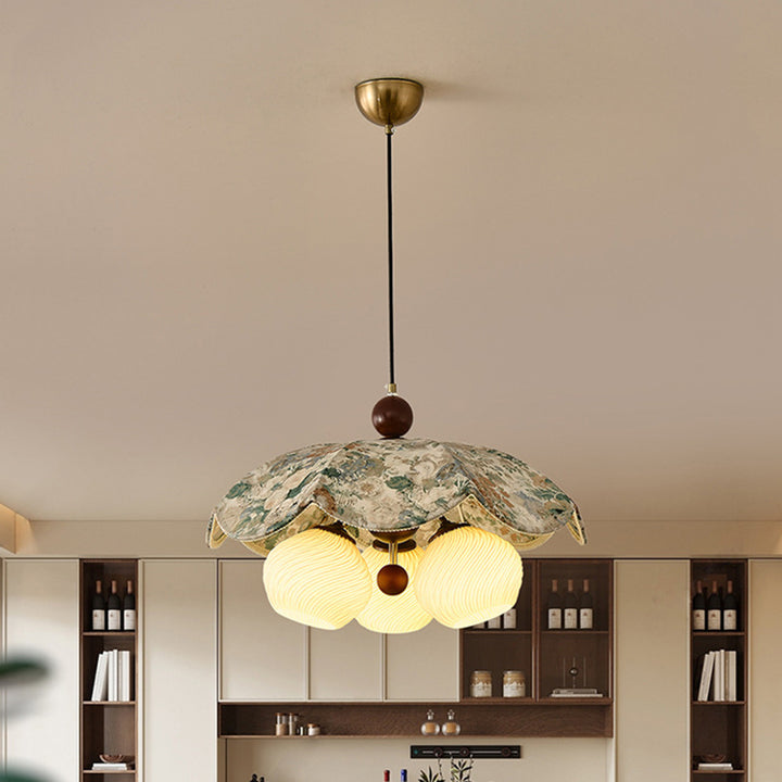 Traditionelle 3-flammige Pendelleuchte in Blumenform aus massivem Holz, Eisen, Stoff und PLA im französischen Stil für das Wohnzimmer 