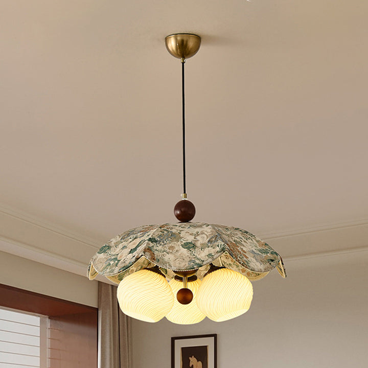Traditionelle 3-flammige Pendelleuchte in Blumenform aus massivem Holz, Eisen, Stoff und PLA im französischen Stil für das Wohnzimmer 