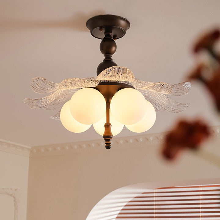 Zeitgenössische halbflache 5-flammige Deckenleuchte im Retro-Stil aus Eisen, Acryl und Glas in Knospenform für das Wohnzimmer 