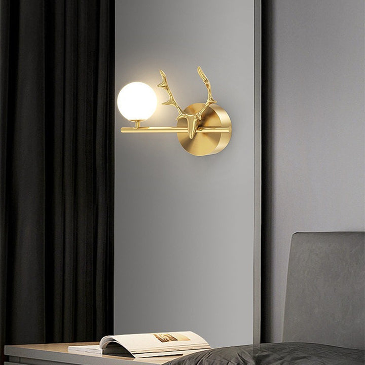 Applique murale 1 lumière en verre créatif contemporain et cuivre en forme de bois de cerf pour chambre et salon 