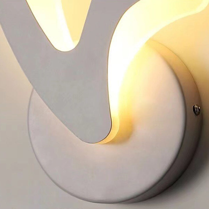 Modern Art Deco Acrylic Aluminum Iron Petal LED Wall Sconce Lamp For Bedroom &amp; Living Room