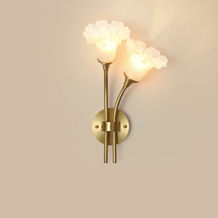 Traditionelle französische Glas-Messing-Blumenrunde 2-Licht-Wandleuchte für Schlafzimmer &amp; Wohnzimmer 