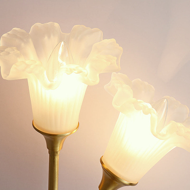 Traditionelle französische Glas-Messing-Blumenrunde 2-Licht-Wandleuchte für Schlafzimmer &amp; Wohnzimmer 
