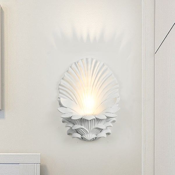 Applique murale 1 lumière en résine, verre, métal et coquille sculptée de style vintage traditionnel pour chambre et salon 