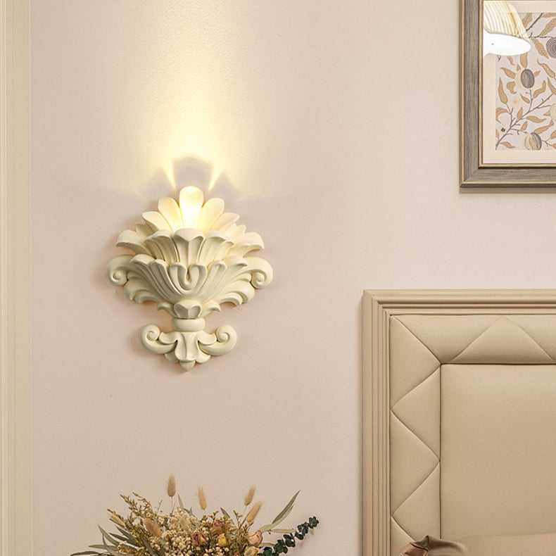 Applique murale 1 lumière en résine, verre, métal et coquille sculptée de style vintage traditionnel pour chambre et salon 