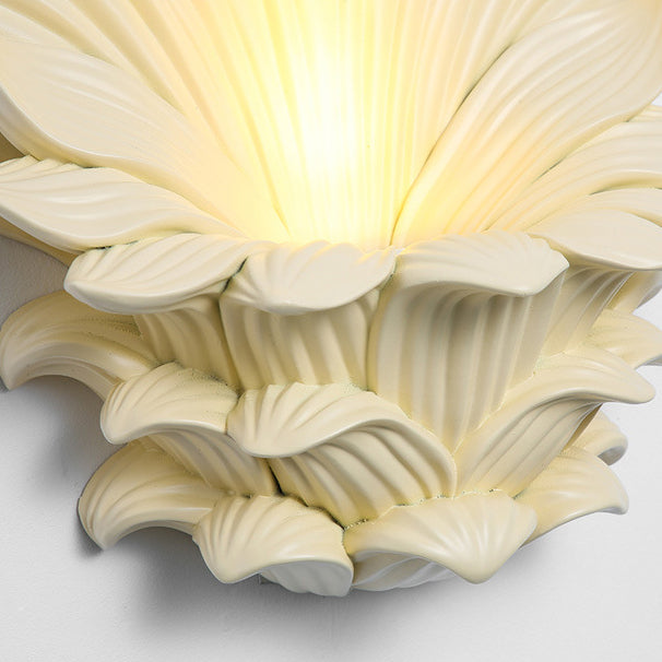 Applique murale 1 lumière en résine, verre, métal et coquille sculptée de style vintage traditionnel pour chambre et salon 