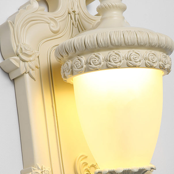 Applique murale 1 lumière en résine, verre, métal et coquille sculptée de style vintage traditionnel pour chambre et salon 