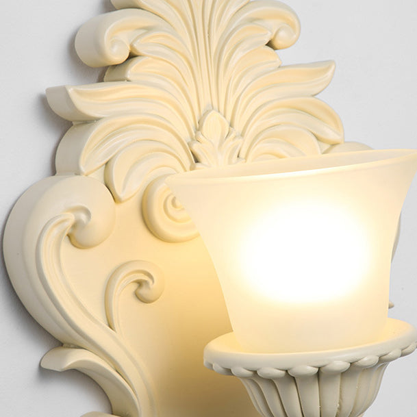Applique murale 1 lumière en résine, verre, métal et coquille sculptée de style vintage traditionnel pour chambre et salon 